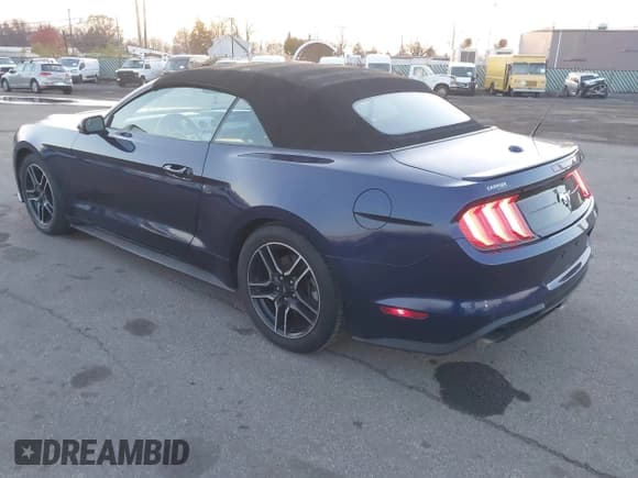 ✅ 2018 Ford Mustang EcoBoost Premium • VIN: 1FATP8UH8J5142453 • Лот: 43758665. Опубликован ранее на IAAI с пробегом 128 152 миль. Бесплатный доступ к архиву аукционных продаж из США и подробный отчёт об истории автомобиля на DreamBid. Изображение 3.