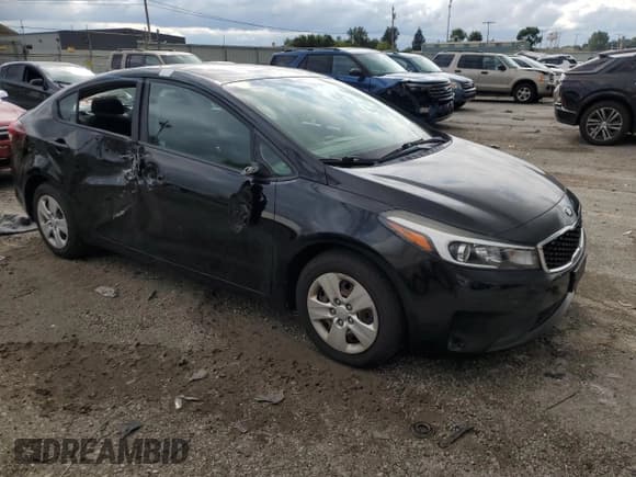 ✅ 2017 Kia Forte LX • VIN: 3KPFK4A70HE093886 • Lot: 81753035. Wystawiony na Copart z przebiegiem 37 405 mil. Bezpłatny archiwum sprzedaży aukcyjnych z USA i szczegółowy raport historii pojazdu na DreamBid. Zdjęcie 4.