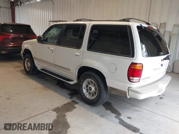 ✅ 1998 Ford Explorer XL • VIN: 1FMZU34E8WZB12600 • Lot: 42183517. Wystawiony na IAAI z przebiegiem 196 799 mil. Bezpłatny archiwum sprzedaży aukcyjnych z USA i szczegółowy raport historii pojazdu na DreamBid. Zdjęcie 3.