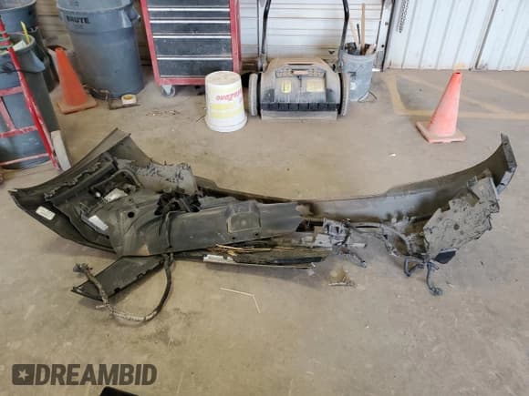 ✅ 2018 Cadillac Escalade Platinum • VIN: 1GYS3DKJ9JR169843 • Лот: 50774495. Опубликован ранее на Copart с пробегом 99 452 миль. Бесплатный доступ к архиву аукционных продаж из США и подробный отчёт об истории автомобиля на DreamBid. Изображение 13.