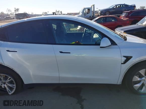 ✅ 2021 Tesla Model Y Long Range • VIN: 5YJYGDEE9MF094414 • Lot: 43499821. Wystawiony na IAAI z przebiegiem 115 801 mil. Bezpłatny archiwum sprzedaży aukcyjnych z USA i szczegółowy raport historii pojazdu na DreamBid. Zdjęcie 13.