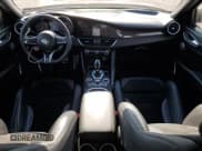 ✅ 2021 Alfa Romeo Giulia Quadrifoglio • VIN: ZARFAMEV3M7643268 • Lot: 71452985. Wystawiony na Copart z przebiegiem 48 593 mil. Bezpłatny archiwum sprzedaży aukcyjnych z USA i szczegółowy raport historii pojazdu na DreamBid. Zdjęcie 8.