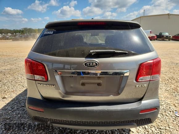 ✅ 2011 Kia Sorento EX • VIN: 5XYKU4A27BG004581 • Lot: 84641055. Listed on Copart with 240,350 mi. Free auction sales archive from the USA and detailed vehicle history report at DreamBid. Image 6.