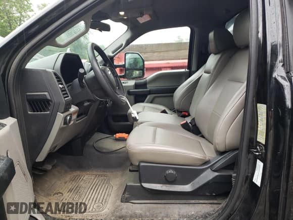 ✅ 2021 Ford F-550 XL • VIN: 1FDUF5HT5MEC13610 • Lot: 59234043. Wystawiony na Copart z przebiegiem 8 064 mil. Bezpłatny archiwum sprzedaży aukcyjnych z USA i szczegółowy raport historii pojazdu na DreamBid. Zdjęcie 7.