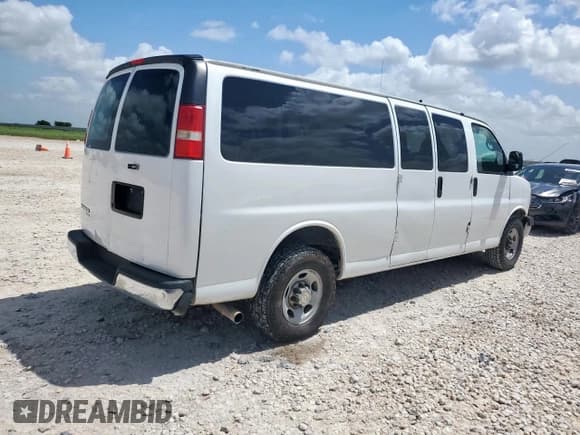 ✅ 2014 Chevrolet Express Passenger LT • VIN: 1GAZG1FGXE1106737 • Lot: 62956805. Wystawiony na Copart z przebiegiem 267 908 mil. Bezpłatny archiwum sprzedaży aukcyjnych z USA i szczegółowy raport historii pojazdu na DreamBid. Zdjęcie 3.