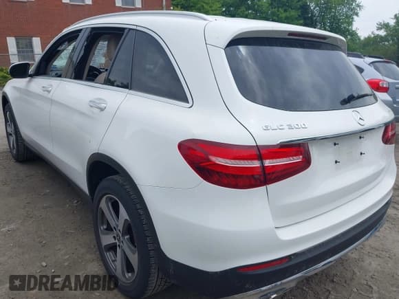 ✅ 2019 Mercedes-Benz GLC 300 • VIN: WDC0G4KB9KV175364 • Lot: 42350007. Wystawiony na IAAI z przebiegiem 59 324 mil. Bezpłatny archiwum sprzedaży aukcyjnych z USA i szczegółowy raport historii pojazdu na DreamBid. Zdjęcie 3.
