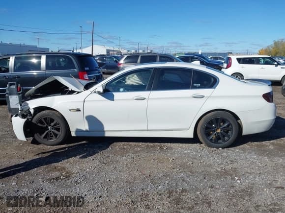 ✅ 2016 BMW 5 Series 528i xDrive • VIN: WBA5A7C52GG144408 • Lot: 43555268. Wystawiony na IAAI z przebiegiem 37 273 mil. Bezpłatny archiwum sprzedaży aukcyjnych z USA i szczegółowy raport historii pojazdu na DreamBid. Zdjęcie 13.