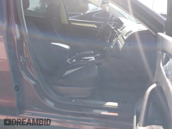 ✅ 2012 Volkswagen Passat S • VIN: 1VWAP7A39CC042037 • Lot: 42596217. Wystawiony na IAAI z przebiegiem 218 099 mil. Bezpłatny archiwum sprzedaży aukcyjnych z USA i szczegółowy raport historii pojazdu na DreamBid. Zdjęcie 5.