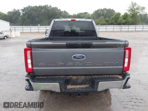 ✅ 2024 Ford F-250 XL • VIN: 1FT7W2BT2REE01002 • Lot: 43105733. Wystawiony na IAAI z przebiegiem 62 496 mil. Bezpłatny archiwum sprzedaży aukcyjnych z USA i szczegółowy raport historii pojazdu na DreamBid. Zdjęcie 17.