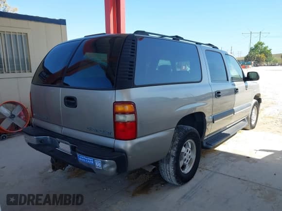 ✅ 2003 Chevrolet Suburban LS • VIN: 3GNEC16T83G127736 • Лот: 41908096. Опубликован ранее на IAAI с пробегом 272 610 миль. Бесплатный доступ к архиву аукционных продаж из США и подробный отчёт об истории автомобиля на DreamBid. Изображение 4.