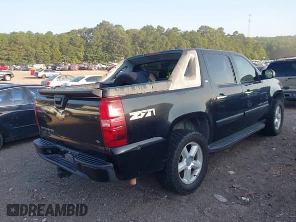 ✅ 2007 Chevrolet Avalanche LTZ • VIN: 3GNFK12377G114995 • Lot: 42668583. Listed on IAAI with 263,163 mi. Free auction sales archive from the USA and detailed vehicle history report at DreamBid. Image 4.