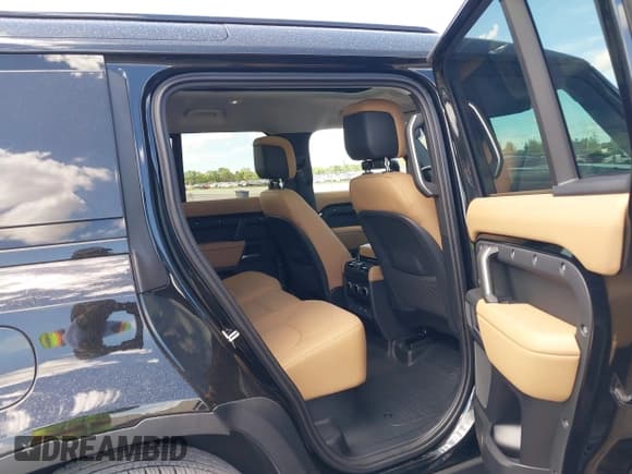 ✅ 2025 Land Rover Defender S • VIN: SALEJ7EX6S2396663 • Лот: 42489153. Опубликован ранее на IAAI с пробегом 6 672 миль. Бесплатный доступ к архиву аукционных продаж из США и подробный отчёт об истории автомобиля на DreamBid. Изображение 8.