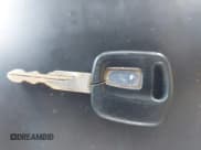 ✅ 2000 Lincoln Town Car Signature • VIN: 1LNHM82W0YY763328 • Lot: 43020286. Wystawiony na IAAI z przebiegiem 197 527 mil. Bezpłatny archiwum sprzedaży aukcyjnych z USA i szczegółowy raport historii pojazdu na DreamBid. Zdjęcie 11.