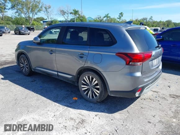 ✅ 2019 Mitsubishi Outlander SE • VIN: JA4AD3A37KZ006566 • Lot: 43542411. Wystawiony na IAAI z przebiegiem 115 442 mil. Bezpłatny archiwum sprzedaży aukcyjnych z USA i szczegółowy raport historii pojazdu na DreamBid. Zdjęcie 3.