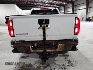 ✅ 2019 Chevrolet Colorado 2WD Work Truck • VIN: 1GCHSBEA5K1336086 • Лот: 70049804. Опубликован ранее на Copart с пробегом 55 927 миль. Бесплатный доступ к архиву аукционных продаж из США и подробный отчёт об истории автомобиля на DreamBid. Изображение 6.