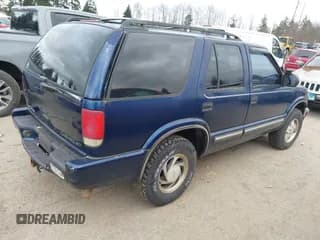 ✅ 2000 Chevrolet Blazer LT • VIN: 1GNDT13W5Y2117966 • Lot: 41439469. Wystawiony na IAAI z przebiegiem Nie podano. Bezpłatny archiwum sprzedaży aukcyjnych z USA i szczegółowy raport historii pojazdu na DreamBid. Zdjęcie 4.
