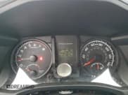 ✅ 2017 Toyota Tacoma SR • VIN: 5TFRX5GN4HX076356 • Lot: 94743385. Wystawiony na Copart z przebiegiem 127 927 mil. Bezpłatny archiwum sprzedaży aukcyjnych z USA i szczegółowy raport historii pojazdu na DreamBid. Zdjęcie 9.