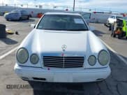 ✅ 1999 Mercedes-Benz E 320 • VIN: WDBJF70H7XA882580 • Lot: 43771803. Wystawiony na IAAI z przebiegiem 123 345 mil. Bezpłatny archiwum sprzedaży aukcyjnych z USA i szczegółowy raport historii pojazdu na DreamBid. Zdjęcie 12.