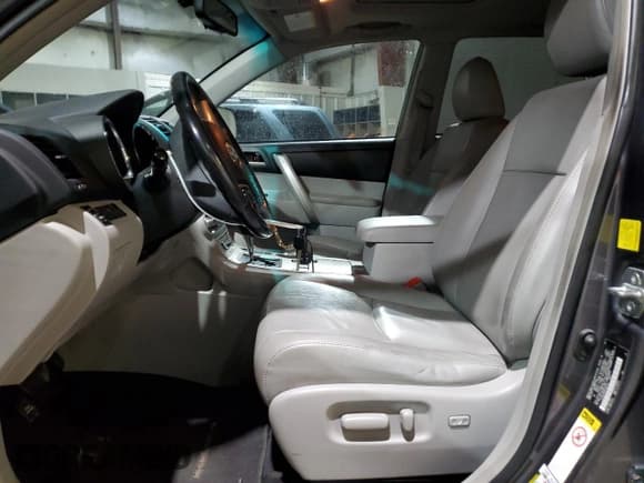 ✅ 2011 Toyota Highlander • VIN: 5TDBK3EH6BS060125 • Lot: 86057615. Wystawiony na Copart z przebiegiem 149 322 mil. Bezpłatny archiwum sprzedaży aukcyjnych z USA i szczegółowy raport historii pojazdu na DreamBid. Zdjęcie 7.