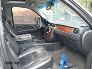 2007 Chevrolet Tahoe LTZ с VIN 1GNFC13J17R269875, выставлен на аукционе IAAI как лот 43445861 с пробегом 260 593 миль миль и . История ставок и продаж доступна на DreamBid. Изображение 5.