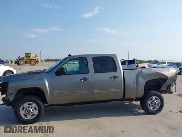 ✅ 2014 Chevrolet Silverado 2500HD LT • VIN: 1GC1CXEG2EF157527 • Lot: 43209361. Listed on IAAI with 193,310 mi. Free auction sales archive from the USA and detailed vehicle history report at DreamBid. Image 14.