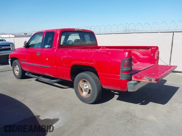 ✅ 2001 Dodge 1500 • VIN: 1B7HC13Z61J576312 • Lot: 42678853. Listed on IAAI with 371,560 mi. Free auction sales archive from the USA and detailed vehicle history report at DreamBid. Image 3.