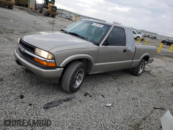 ✅ 2001 Chevrolet S-10 LS • VIN: 1GCCS19511K102618 • Лот: 42387565. Опубликован ранее на Copart с пробегом 201 606 миль. Бесплатный доступ к архиву аукционных продаж из США и подробный отчёт об истории автомобиля на DreamBid. Изображение 1.