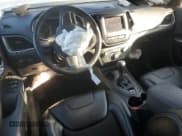 ✅ 2020 Jeep Cherokee Latitude Plus • VIN: 1C4PJLLB1LD585663 • Lot: 84610614. Wystawiony na Copart z przebiegiem Nie podano. Bezpłatny archiwum sprzedaży aukcyjnych z USA i szczegółowy raport historii pojazdu na DreamBid. Zdjęcie 8.