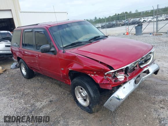 ✅ 1996 Ford Explorer XLT • VIN: 1FMDU32P0TZA22044 • Лот: 40219133. Опубликован ранее на IAAI с пробегом 297 935 миль. Бесплатный доступ к архиву аукционных продаж из США и подробный отчёт об истории автомобиля на DreamBid. Изображение 1.