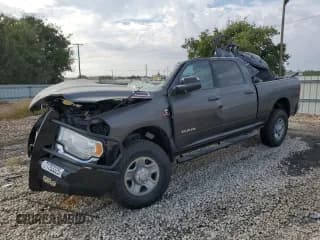 ✅ 2022 Ram 2500 Big Horn • VIN: 3C6UR5DL0NG142853 • Lot: 71753325. Wystawiony na Copart z przebiegiem 78 438 mil. Bezpłatny archiwum sprzedaży aukcyjnych z USA i szczegółowy raport historii pojazdu na DreamBid. Zdjęcie 1.