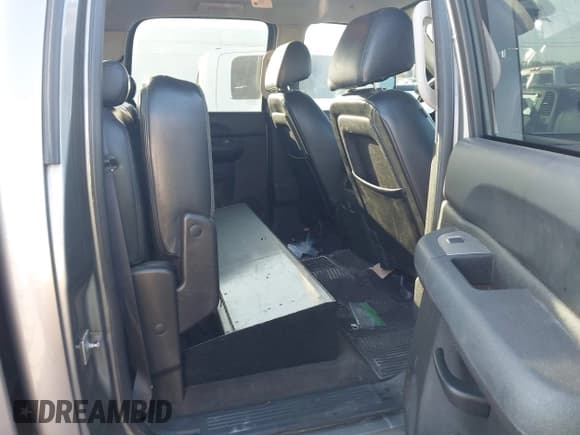 ✅ 2014 Chevrolet Silverado 2500HD LT • VIN: 1GC1KXE88EF160895 • Lot: 43581202. Wystawiony na IAAI z przebiegiem 299 042 mil. Bezpłatny archiwum sprzedaży aukcyjnych z USA i szczegółowy raport historii pojazdu na DreamBid. Zdjęcie 8.