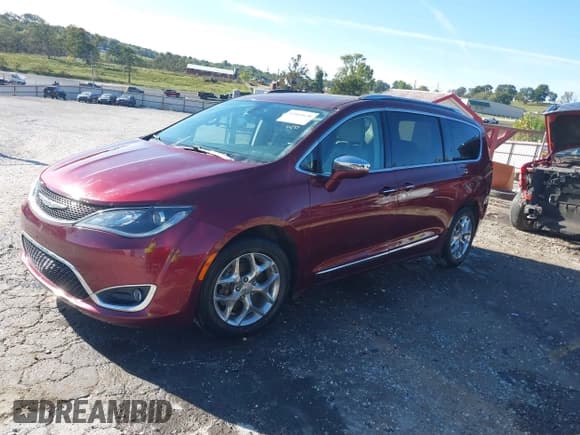 ✅ 2017 Chrysler Pacifica Limited • VIN: 2C4RC1GG6HR565152 • Lot: 43464638. Listed on IAAI with 105,965 mi. Free auction sales archive from the USA and detailed vehicle history report at DreamBid. Image 17.