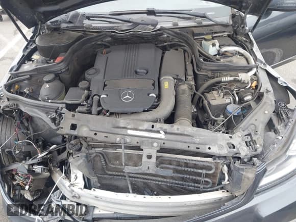 ✅ 2014 Mercedes-Benz C 250 Sport • VIN: WDDGF4HB4EG254230 • Lot: 42865949. Wystawiony na IAAI z przebiegiem 133 717 mil. Bezpłatny archiwum sprzedaży aukcyjnych z USA i szczegółowy raport historii pojazdu na DreamBid. Zdjęcie 10.