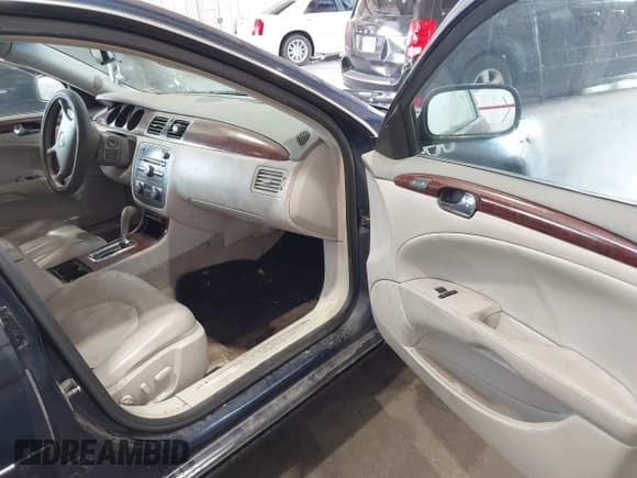 ✅ 2009 Buick Lucerne CXL-3 • VIN: 1G4HD57M59U100285 • Lot: 43317034. Listed on IAAI with 241,027 mi. Free auction sales archive from the USA and detailed vehicle history report at DreamBid. Image 5.