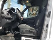 ✅ 2020 Freightliner Sprinter • VIN: W2Y8ED3Y8LP308878 • Lot: 72096614. Wystawiony na Copart z przebiegiem 85 718 mil. Bezpłatny archiwum sprzedaży aukcyjnych z USA i szczegółowy raport historii pojazdu na DreamBid. Zdjęcie 7.
