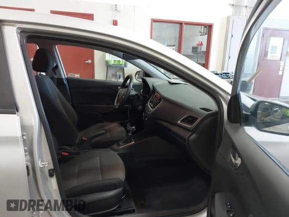 ✅ 2018 Hyundai Accent SE • VIN: 3KPC24A37JE034940 • Лот: 41927667. Опубликован ранее на IAAI с пробегом 87 906 миль. Бесплатный доступ к архиву аукционных продаж из США и подробный отчёт об истории автомобиля на DreamBid. Изображение 5.