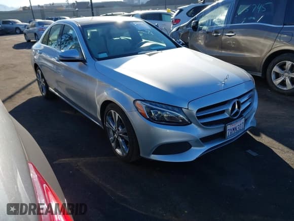 ✅ 2017 Mercedes-Benz C 300 • VIN: 55SWF4JB4HU208779 • Лот: 43576935. Опубликован ранее на IAAI с пробегом 50 245 миль. Бесплатный доступ к архиву аукционных продаж из США и подробный отчёт об истории автомобиля на DreamBid. Изображение 1.