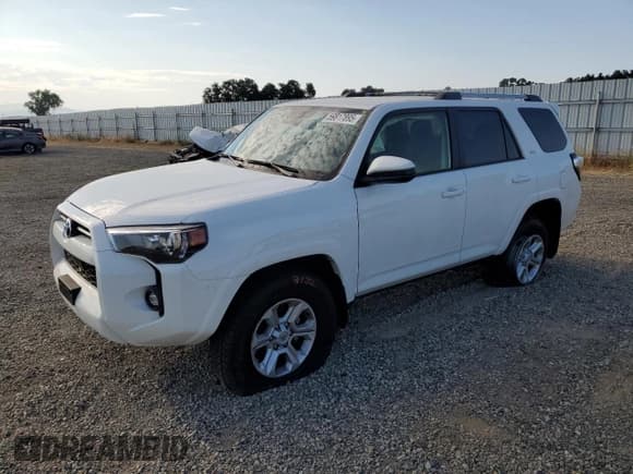 ✅ 2024 Toyota 4Runner SR5 • VIN: JTEMU5JR5R6292041 • Lot: 59817895. Listed on Copart with 9,451 mi. Free auction sales archive from the USA and detailed vehicle history report at DreamBid. Image 1.