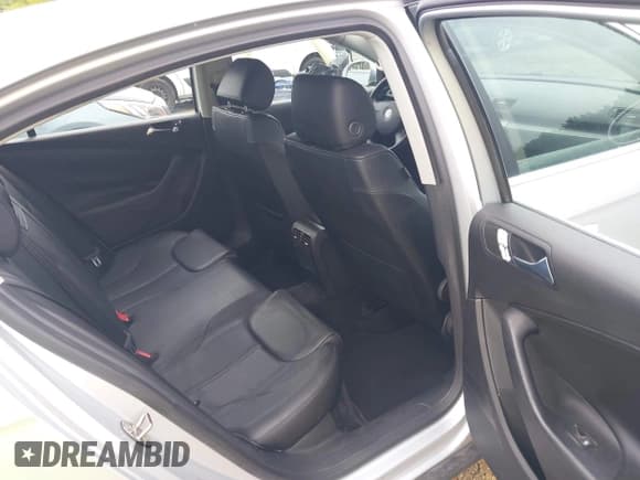 ✅ 2006 Volkswagen Passat Value Edition • VIN: WVWAK73C76P044333 • Lot: 42332662. Listed on IAAI with 101,133 mi. Free auction sales archive from the USA and detailed vehicle history report at DreamBid. Image 8.