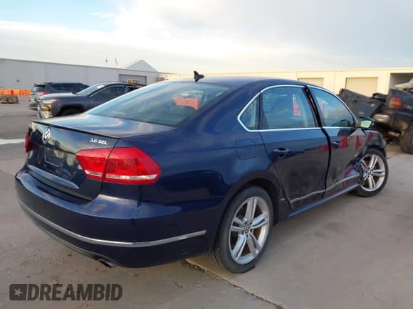 ✅ 2013 Volkswagen Passat SEL Premium • VIN: 1VWCM7A31DC072300 • Лот: 41032200. Опубликован ранее на IAAI с пробегом 122 573 миль. Бесплатный доступ к архиву аукционных продаж из США и подробный отчёт об истории автомобиля на DreamBid. Изображение 4.
