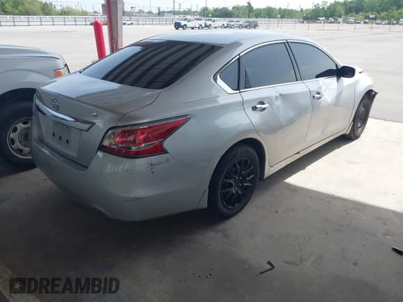 ✅ 2015 Nissan Altima S • VIN: 1N4AL3AP7FC285026 • Лот: 42627022. Опубликован ранее на IAAI с пробегом 184 267 миль. Бесплатный доступ к архиву аукционных продаж из США и подробный отчёт об истории автомобиля на DreamBid. Изображение 4.