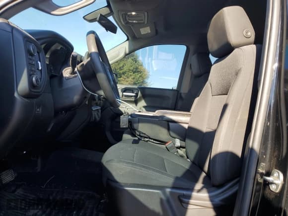 ✅ 2020 Chevrolet Silverado 1500 Custom • VIN: 1GCUYBEF1LZ260720 • Lot: 73553114. Wystawiony na Copart z przebiegiem 179 907 mil. Bezpłatny archiwum sprzedaży aukcyjnych z USA i szczegółowy raport historii pojazdu na DreamBid. Zdjęcie 7.