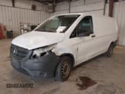 ✅ 2020 Mercedes-Benz Metris Cargo • VIN: W1YV0BEY6L3760724 • Lot: 41783352. Wystawiony na IAAI z przebiegiem 141 941 mil. Bezpłatny archiwum sprzedaży aukcyjnych z USA i szczegółowy raport historii pojazdu na DreamBid. Zdjęcie 17.