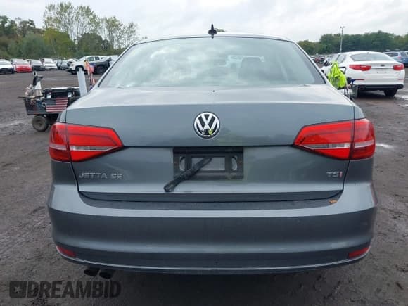 ✅ 2015 Volkswagen Jetta SE • VIN: 3VWD07AJ4FM347979 • Лот: 43301447. Опубликован ранее на IAAI с пробегом 114 436 миль. Бесплатный доступ к архиву аукционных продаж из США и подробный отчёт об истории автомобиля на DreamBid. Изображение 16.