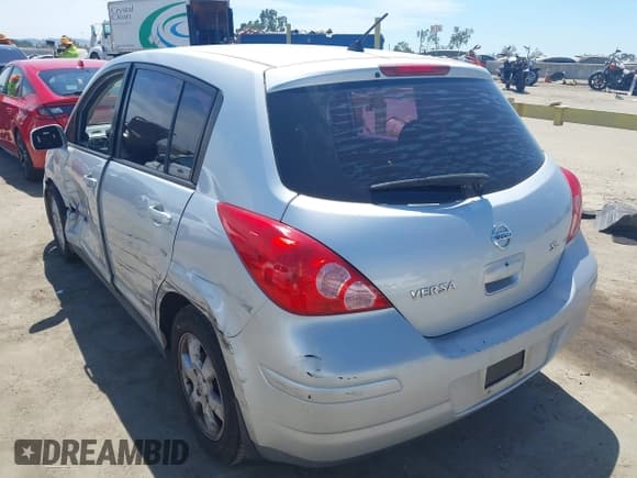 ✅ 2007 Nissan Versa S • VIN: 3N1BC13EX7L410415 • Lot: 43097089. Listed on IAAI with 132,079 mi. Free auction sales archive from the USA and detailed vehicle history report at DreamBid. Image 3.