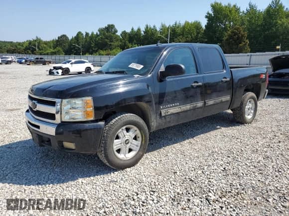2011 Chevrolet Silverado 1500 LT with VIN 3GCPKSE30BG309716, listed as a Copart auction lot 69279985 with 236,053 mi miles and Salvage title. Bid and sale history available at DreamBid. Image 1.