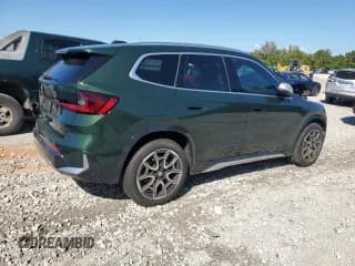 ✅ 2024 BMW X1 xDrive28i • VIN: WBX73EF06R5Y72602 • Lot: 84361815. Wystawiony na Copart z przebiegiem 17 376 mil. Bezpłatny archiwum sprzedaży aukcyjnych z USA i szczegółowy raport historii pojazdu na DreamBid. Zdjęcie 3.
