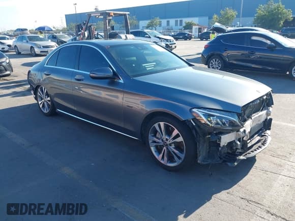 ✅ 2018 Mercedes-Benz C 350e • VIN: 55SWF4HBXJU272305 • Lot: 43507012. Wystawiony na IAAI z przebiegiem 132 575 mil. Bezpłatny archiwum sprzedaży aukcyjnych z USA i szczegółowy raport historii pojazdu na DreamBid. Zdjęcie 1.