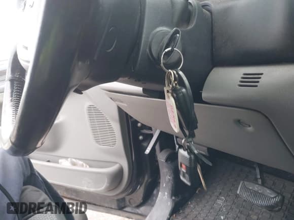 ✅ 2002 Ford F-350 XL • VIN: 1FTSX31F42EC03245 • Лот: 43865693. Опубликован ранее на IAAI с пробегом 191 682 миль. Бесплатный доступ к архиву аукционных продаж из США и подробный отчёт об истории автомобиля на DreamBid. Изображение 11.