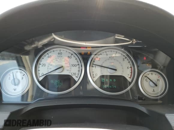 ✅ 2010 Chrysler Town & Country Touring Plus • VIN: 2A4RR8DX9AR368326 • Lot: 68322115. Wystawiony na Copart z przebiegiem 309 474 mil. Bezpłatny archiwum sprzedaży aukcyjnych z USA i szczegółowy raport historii pojazdu na DreamBid. Zdjęcie 9.